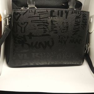 DKNY PAIGE MD SATCHEL-R13DW327BSV